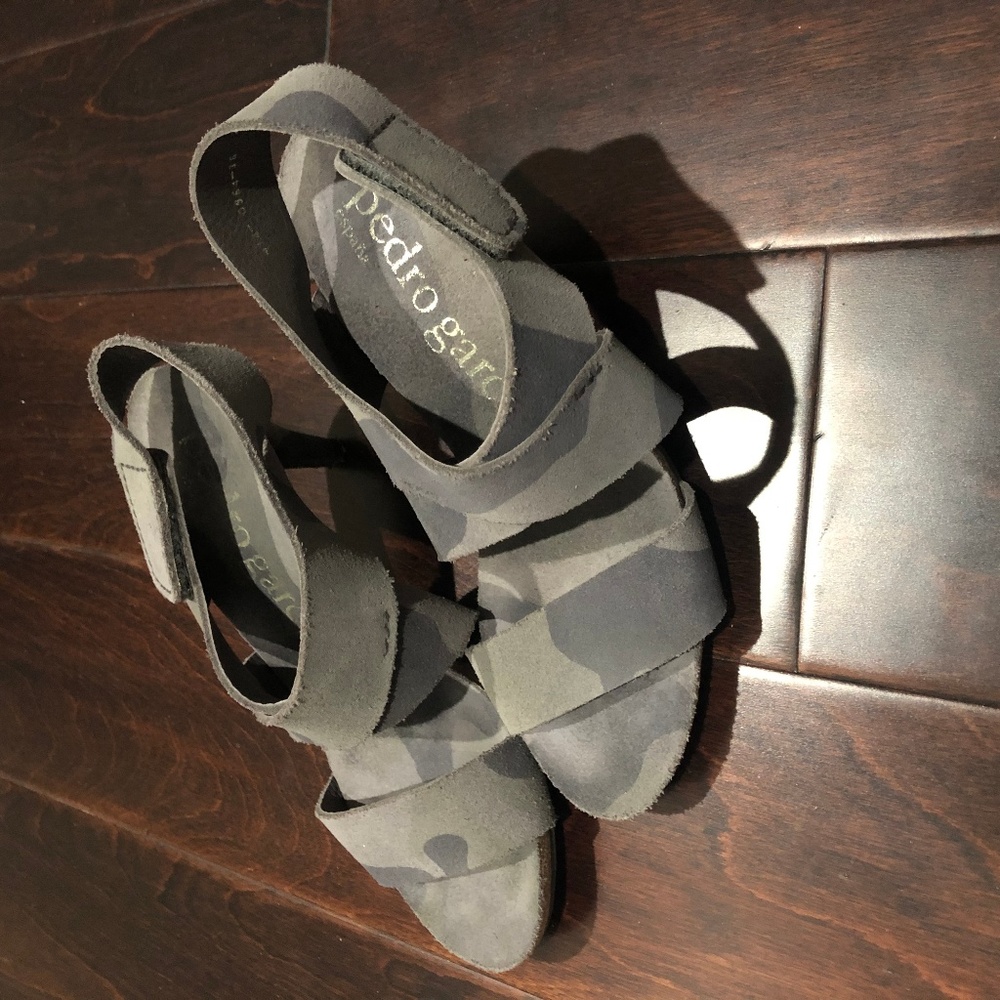 Pedro Garcia Grey tones Camo printed sandals